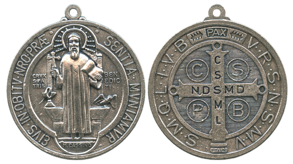 Grande médaille religieuse de Saint Benoît 100mm